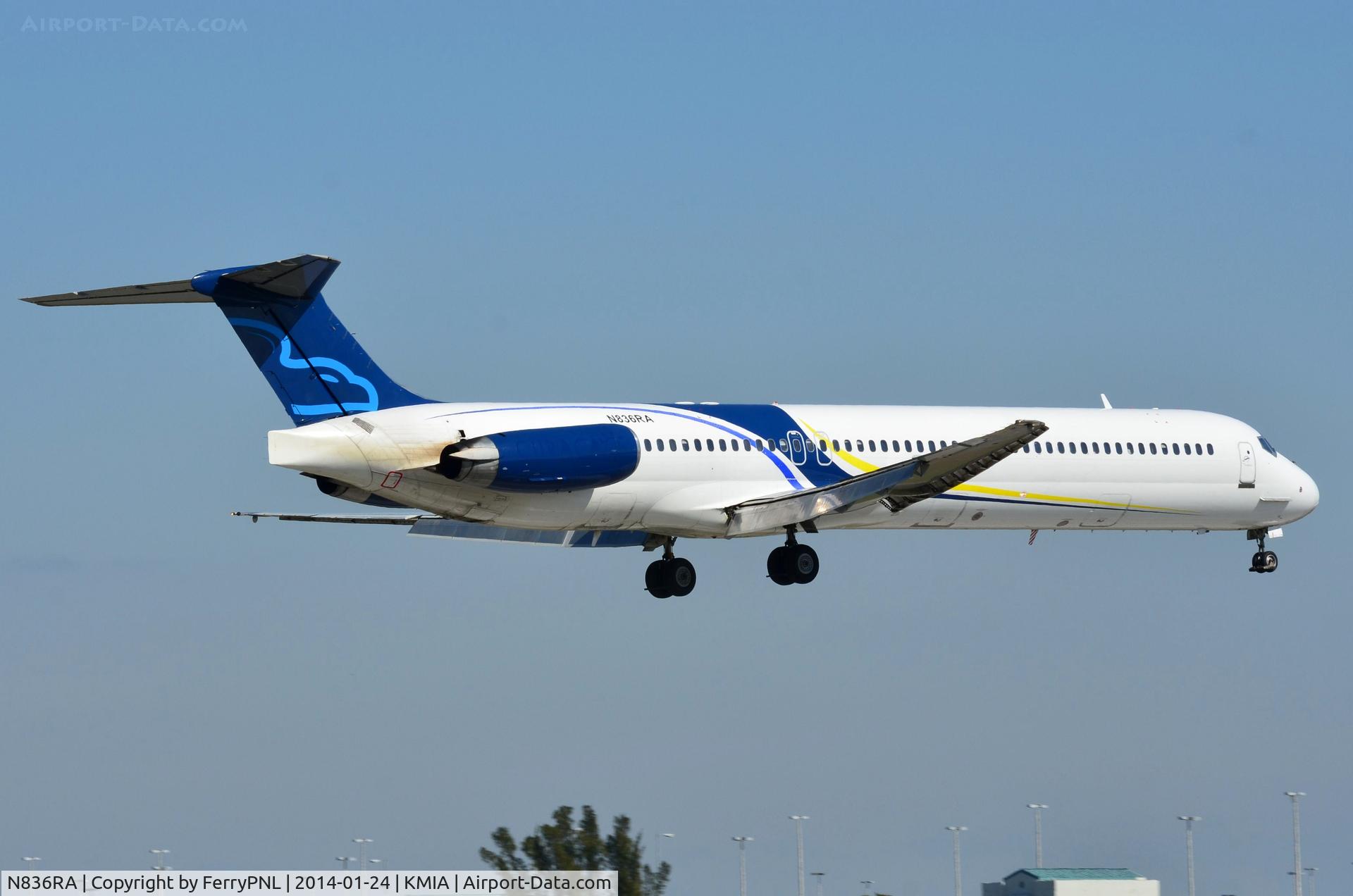 N836RA, 1990 McDonnell Douglas MD-83 (DC-9-83) C/N 53046, Falcon Express MD83 landing.