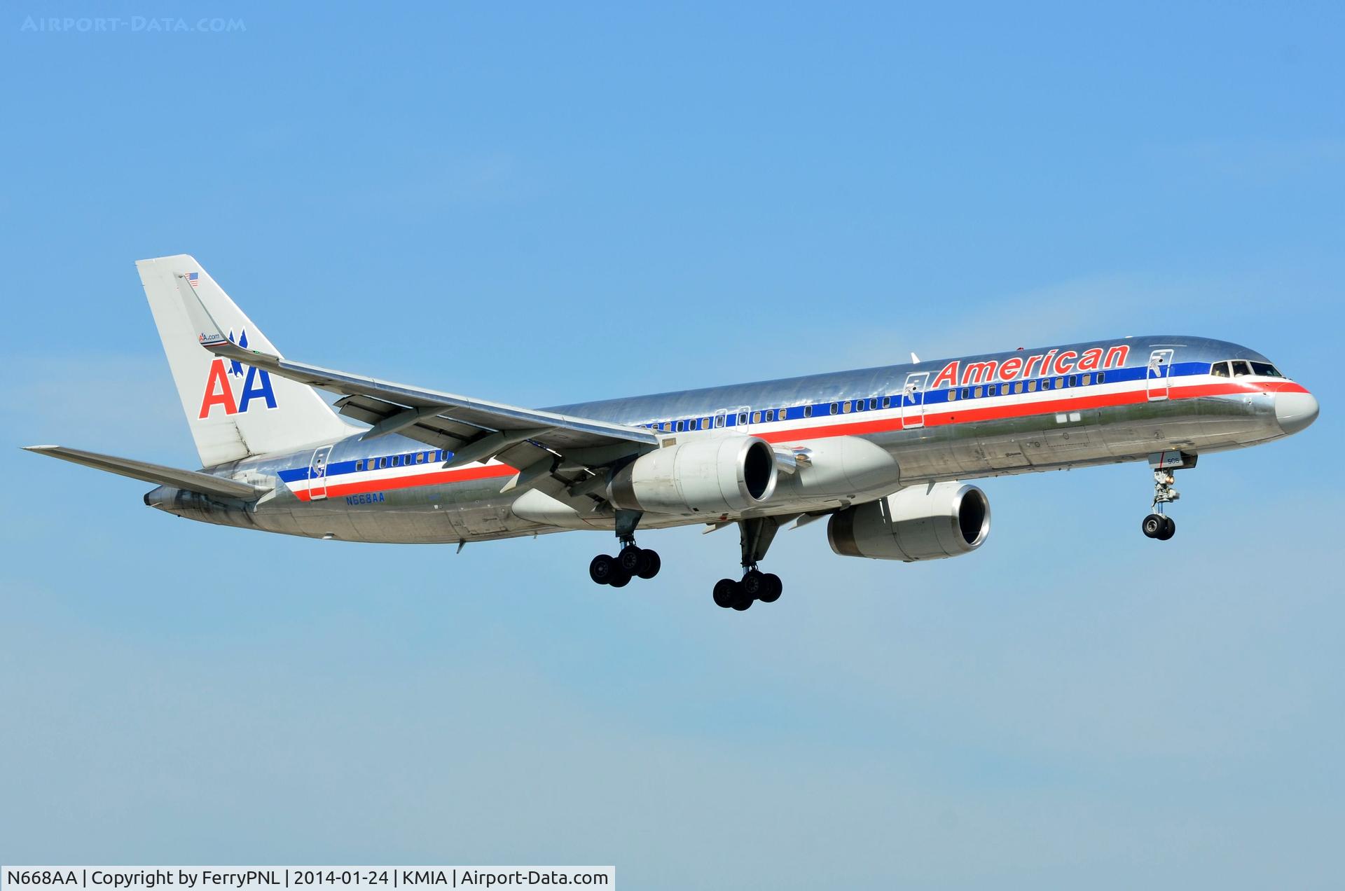 N668AA, 1992 Boeing 757-223 C/N 25333, American B752 landing in MIA