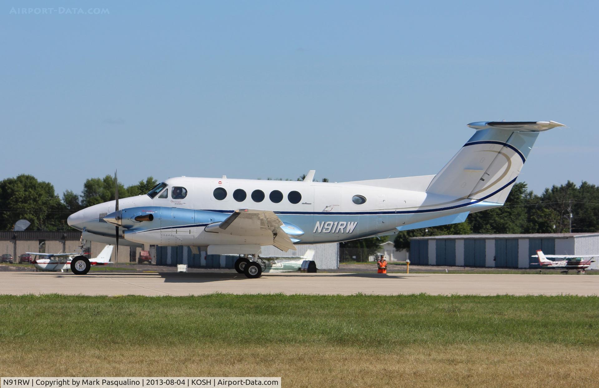 N91RW, 1984 Beech 300 C/N FA-21, Beech 300