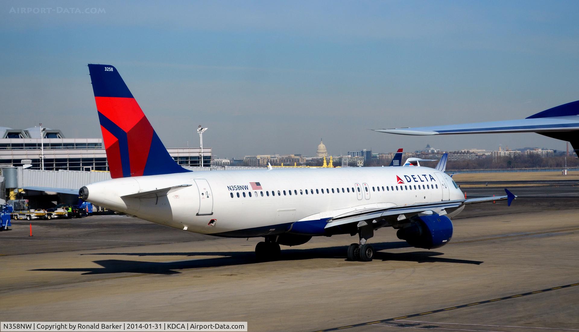 N358NW, 1998 Airbus A320-212 C/N 832, Taxi National