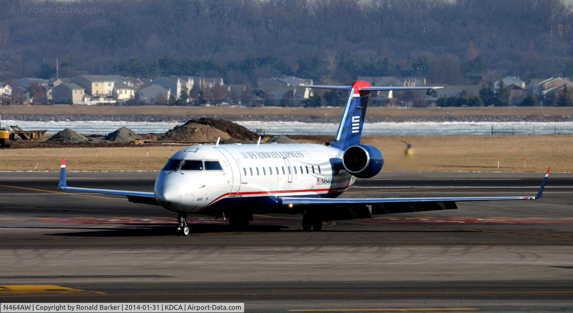 N464AW, 2004 Bombardier CRJ-200LR (CL-600-2B19) C/N 7890, Taxi National