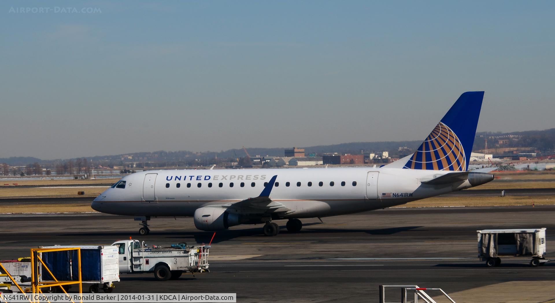 N641RW, 2004 Embraer 170SE (ERJ-170-100SE) C/N 17000062, Taxi National