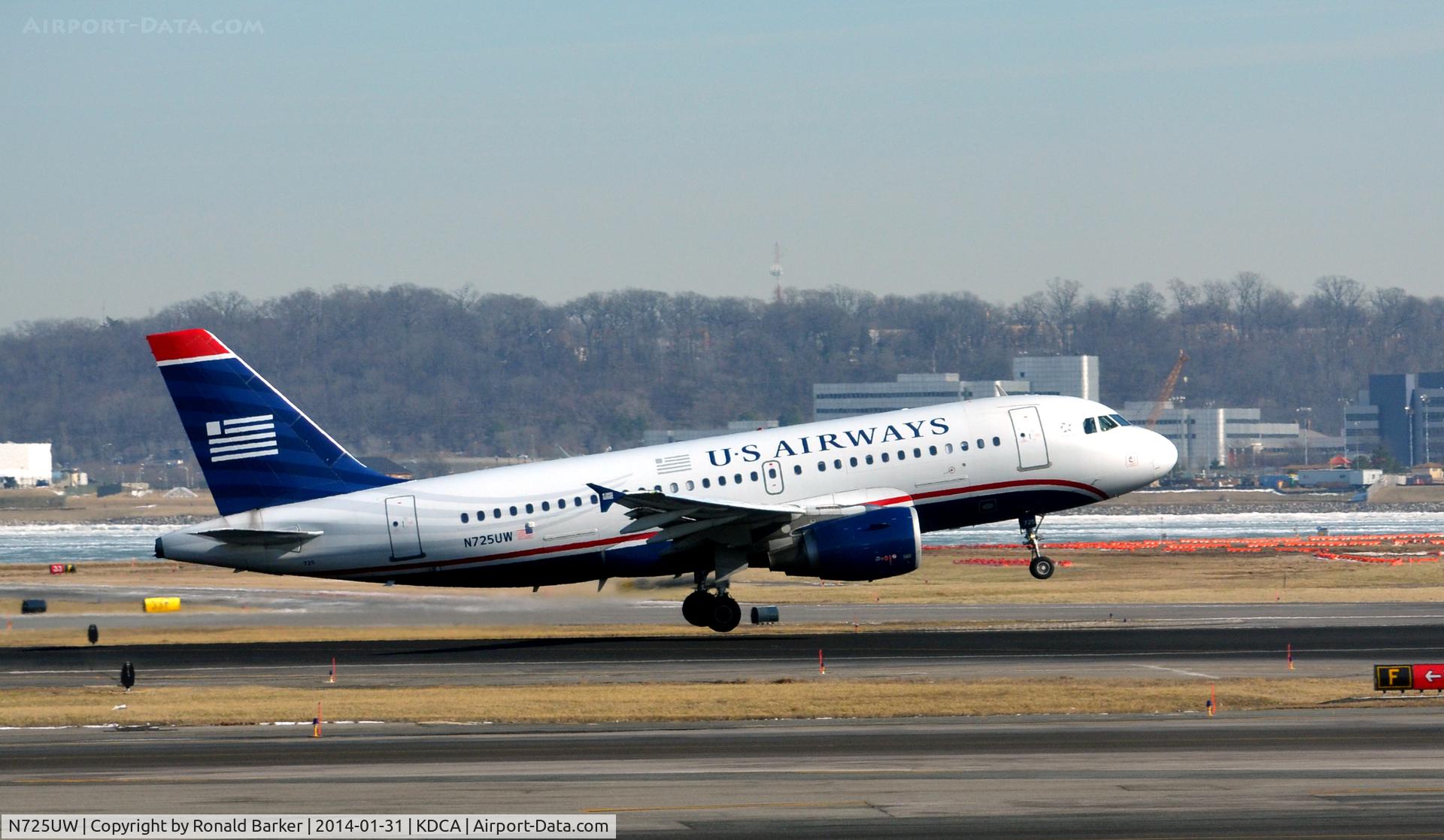 N725UW, 1999 Airbus A319-112 C/N 1135, Liftoff National