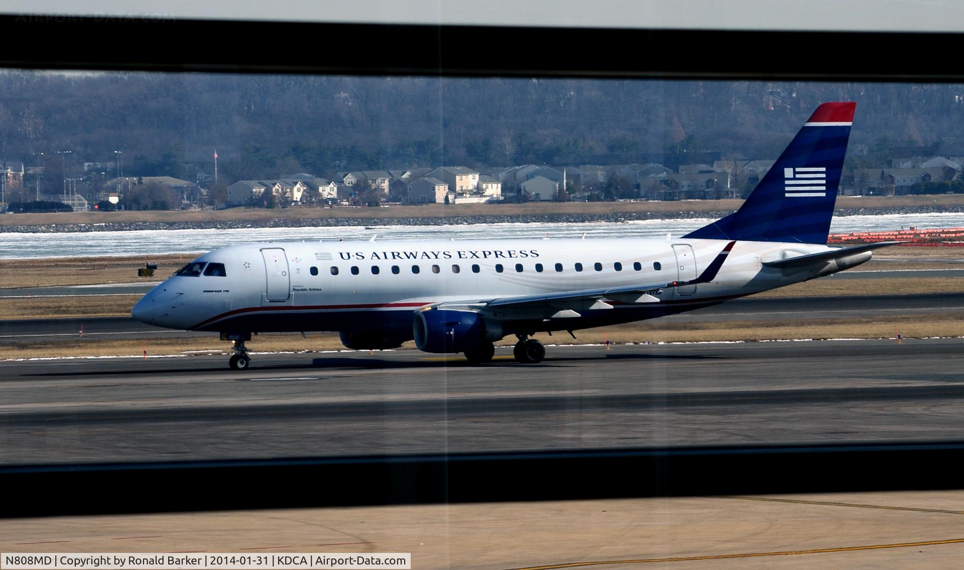 N808MD, 2004 Embraer 170SU (ERJ-170-100SU) C/N 17000021, Taxi National