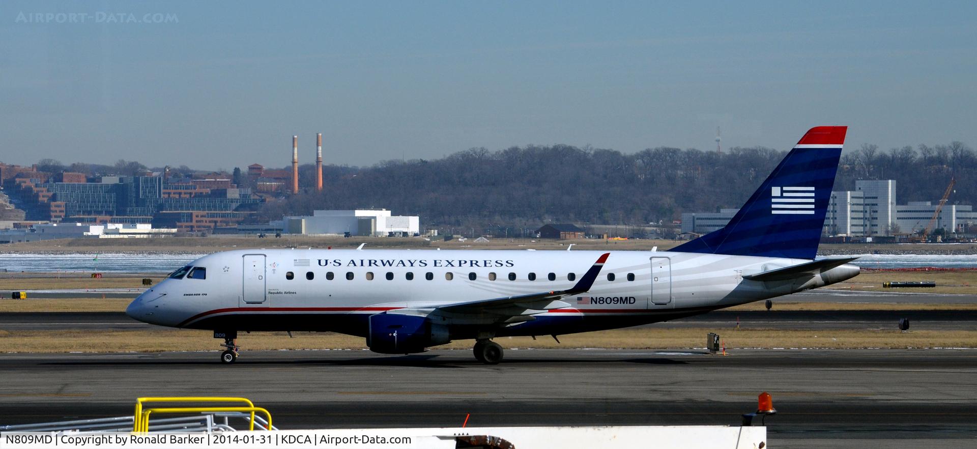 N809MD, 2004 Embraer 170SU (ERJ-170-100SU) C/N 17000022, Taxi National