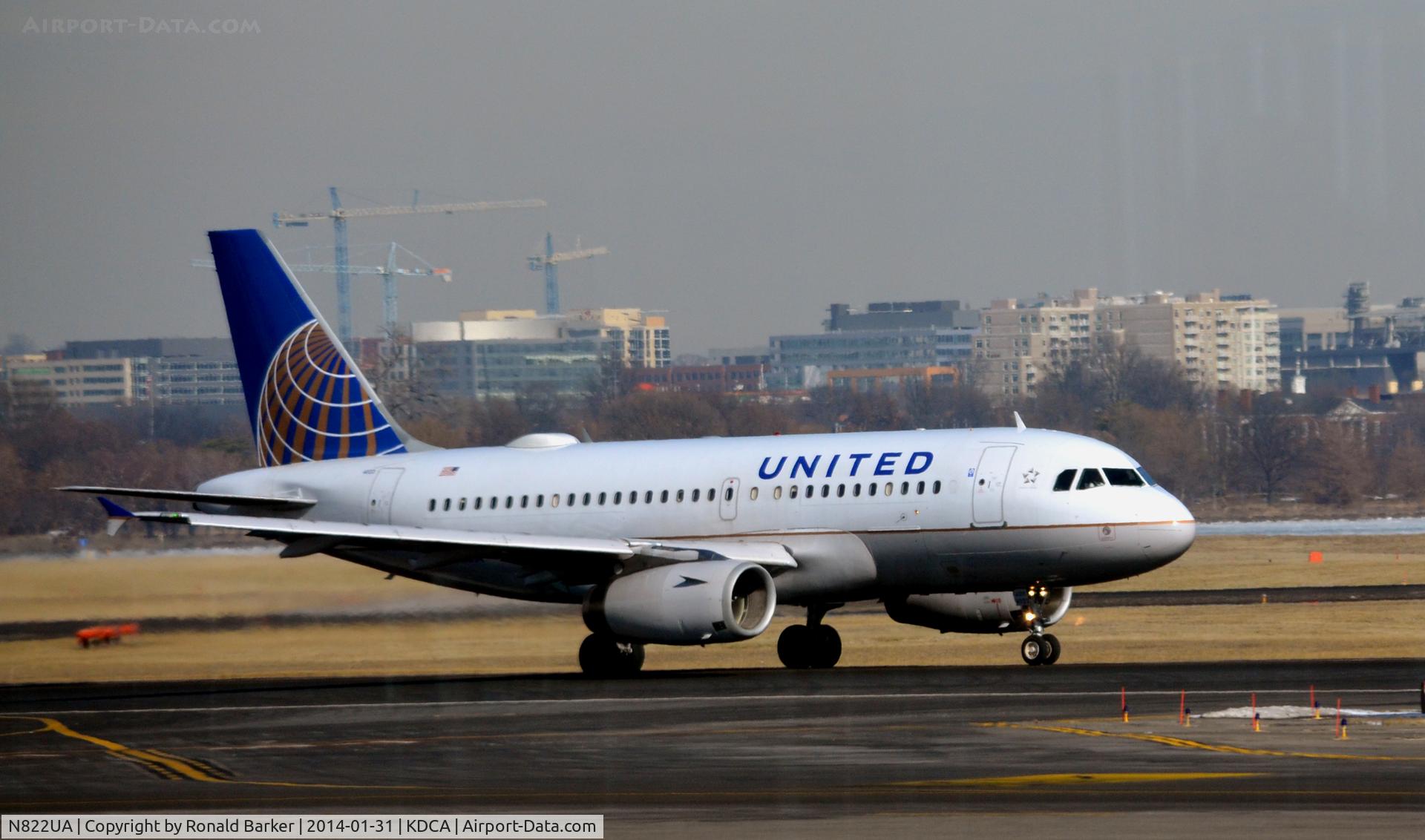 N822UA, 1998 Airbus A319-131 C/N 948, Takeoff National
