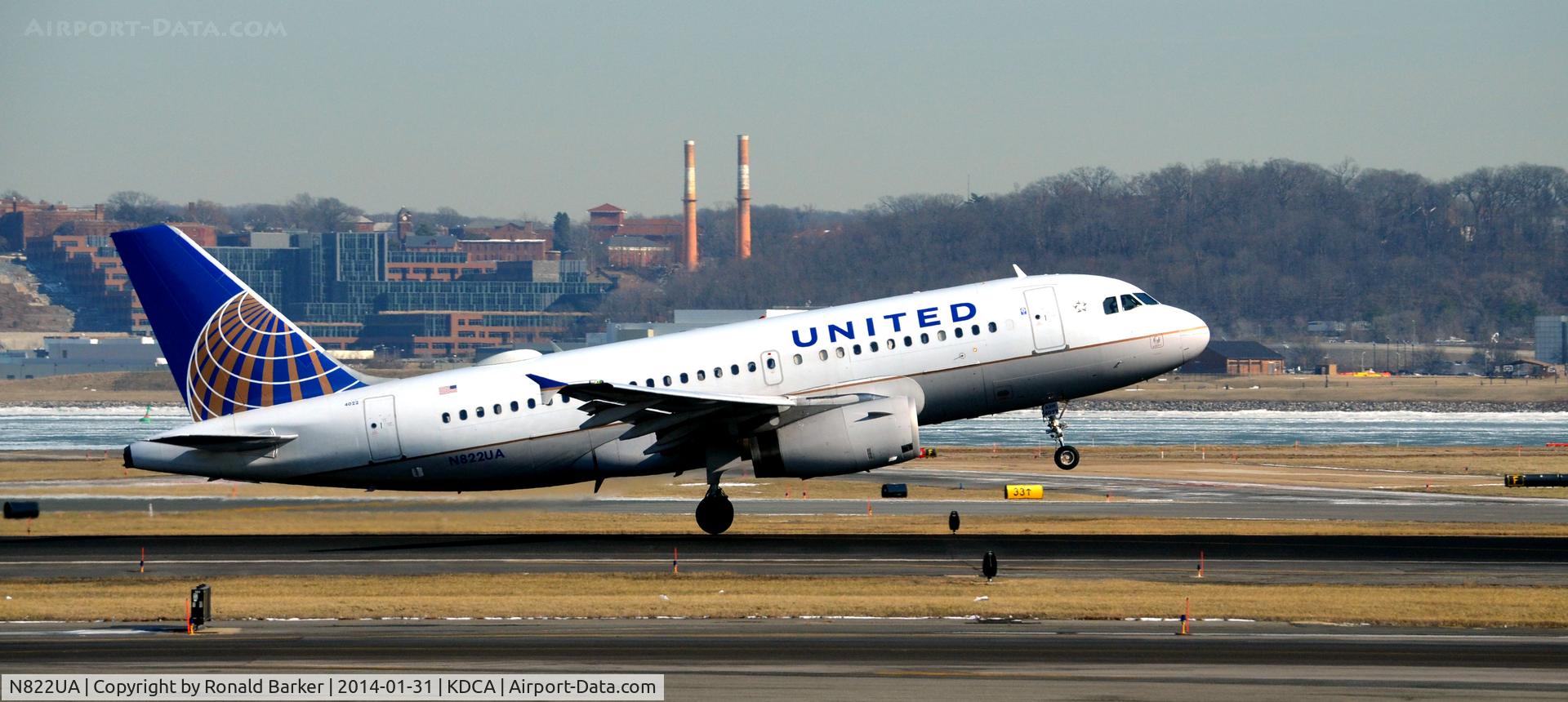 N822UA, 1998 Airbus A319-131 C/N 948, Liftoff National