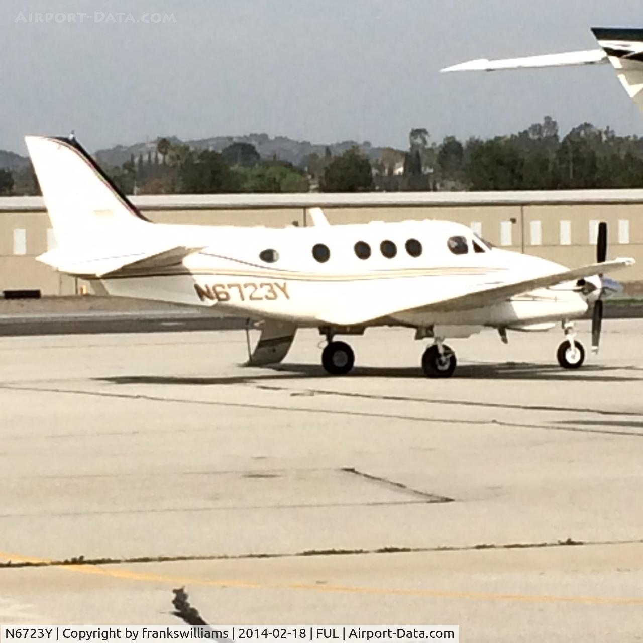 N6723Y, 1982 Beech C90 King Air C/N LJ-1013, Near Fullerton tower.