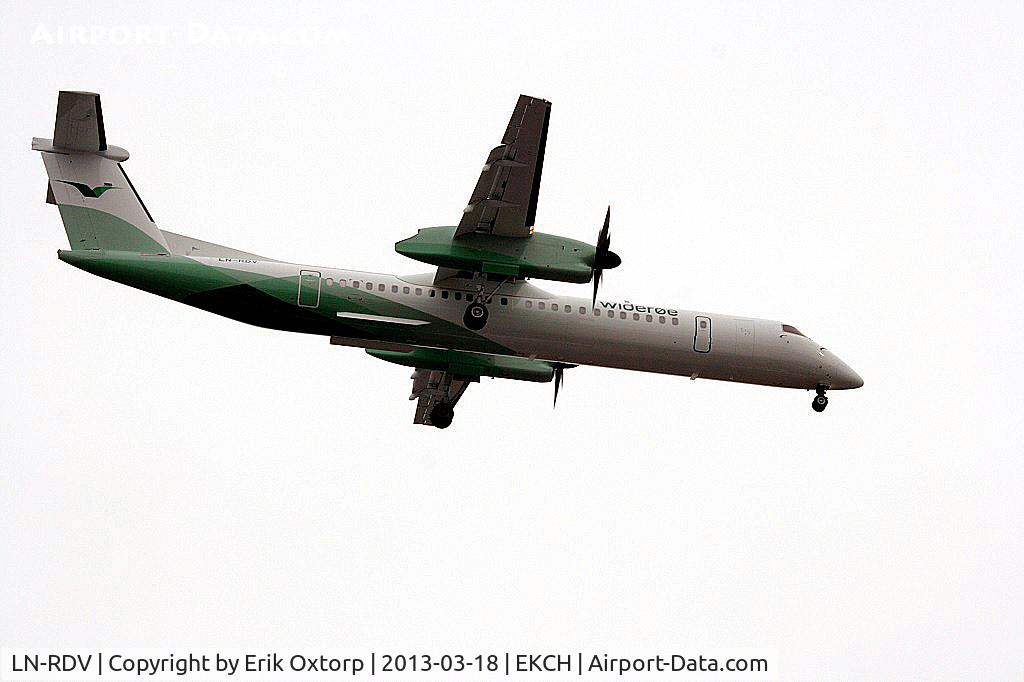 LN-RDV, 2001 De Havilland Canada DHC-8-402Q Dash 8 C/N 4062, LN-RDV about to land in CPH