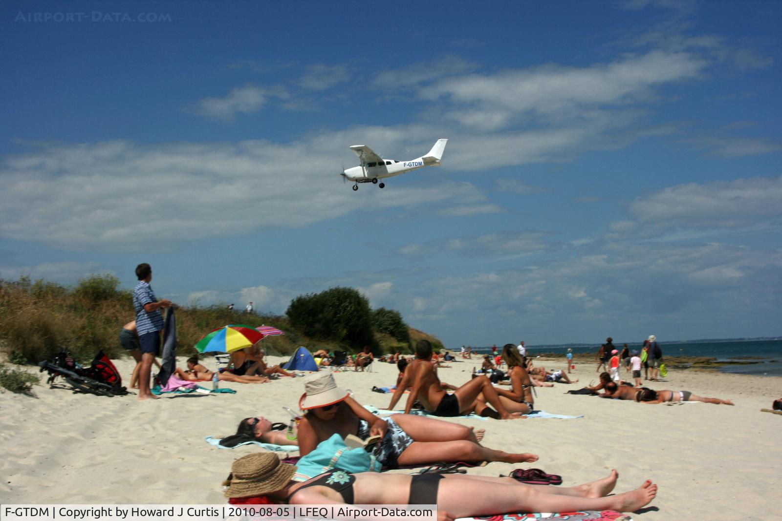 F-GTDM, 1974 Cessna U206F Stationair C/N U20602340, One of the advantages at Quiberon is that you can lie on the appropriately named 'Airport Beach' and watch the goings on. Brittany's own St. Maarten!