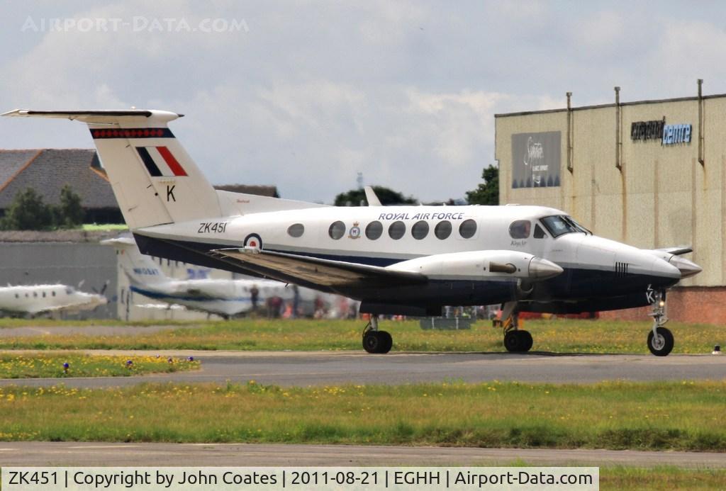 ZK451, 2003 Raytheon B200 King Air C/N BB-1830, Taxiing to depart