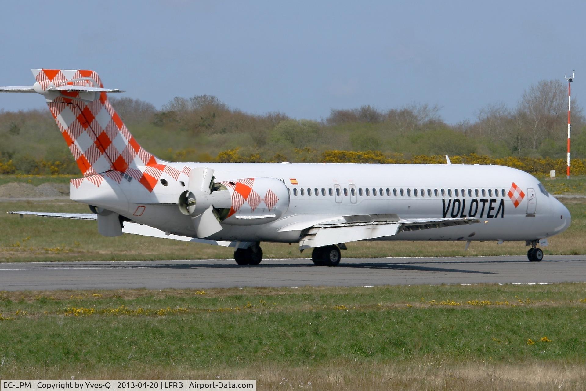 EC-LPM, 2005 Boeing 717-2BL C/N 55185, Boeing 717-2BL, Max reverse thrust landing Rwy 25L, Brest-Bretagne Airport (LFRB-BES)