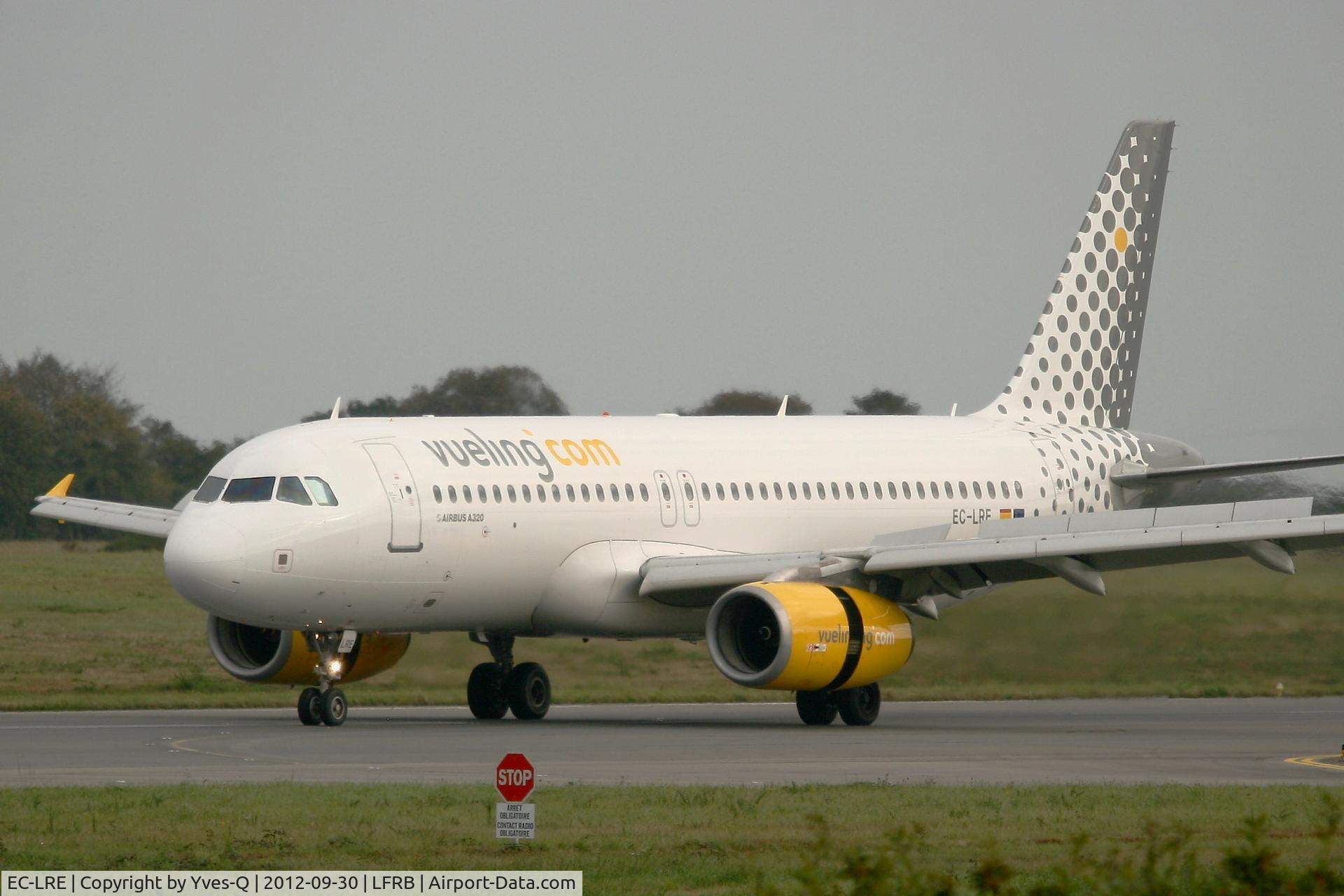 EC-LRE, 2002 Airbus A320-232 C/N 1914, Airbus A320-232, Taxiing to holding point Rwy 07R, Brest-Bretagne Airport (LFRB-BES)