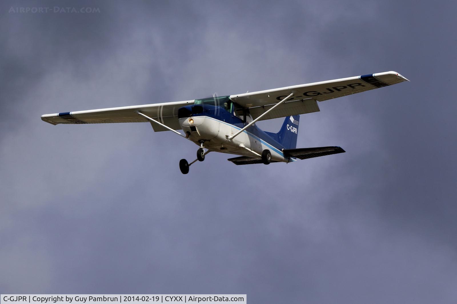 C-GJPR, 1976 Cessna 172M C/N 17267359, Landing