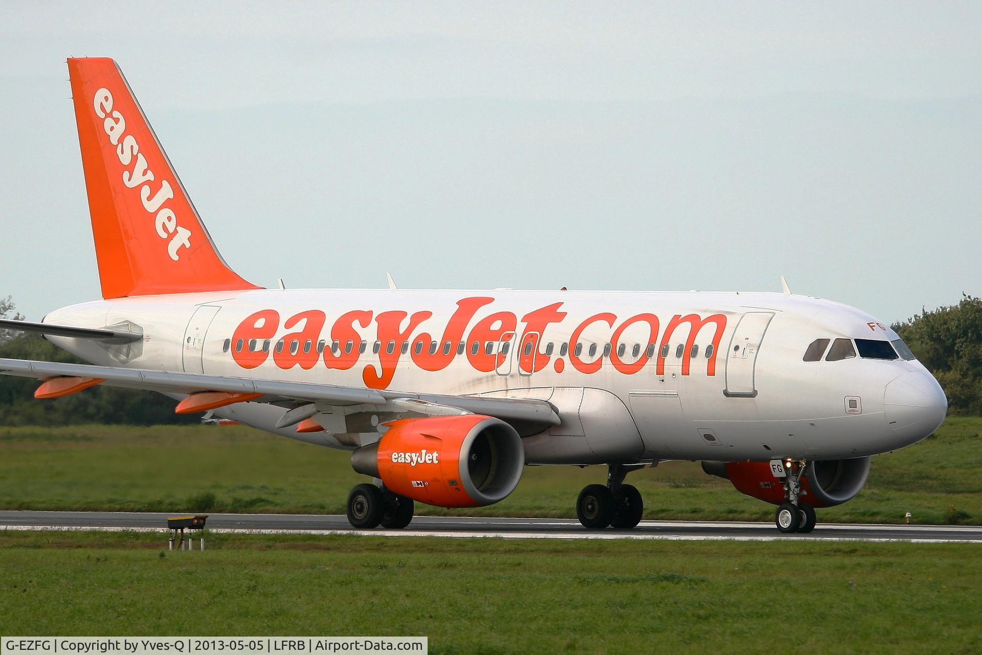 G-EZFG, 2009 Airbus A319-111 C/N 3845, Airbus A319-111, Taxiing to holding point Rwy 25L, Brest-Bretagne Airport (LFRB-BES)