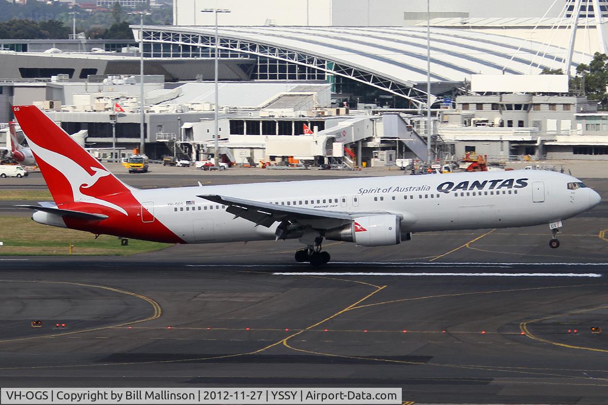 VH-OGS, 1997 Boeing 767-338/ER C/N 28725, onto 16R