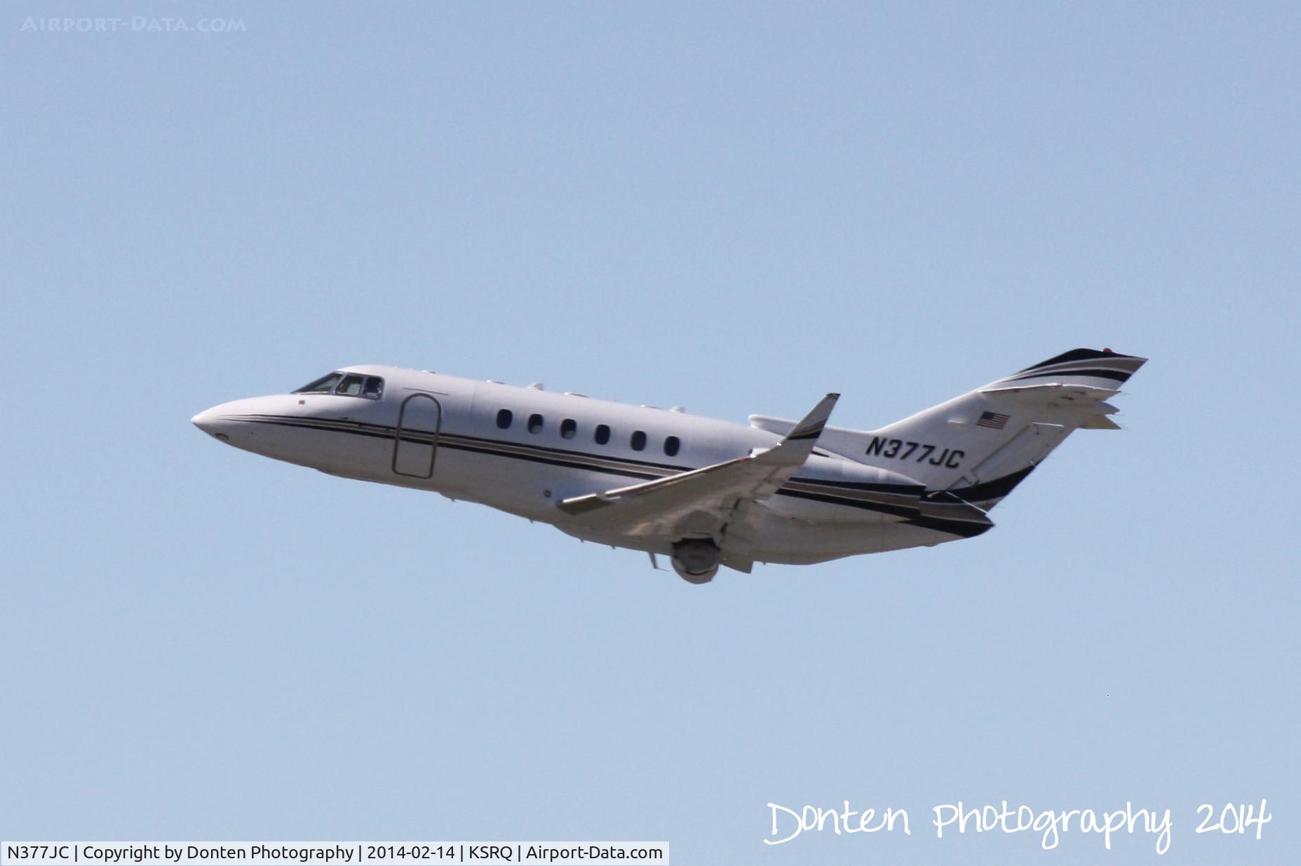 N377JC, 1998 Raytheon Hawker 800XP C/N 258349, Raytheon Hawker 800 (N377JC) departs Sarasota-Bradenton International Airport