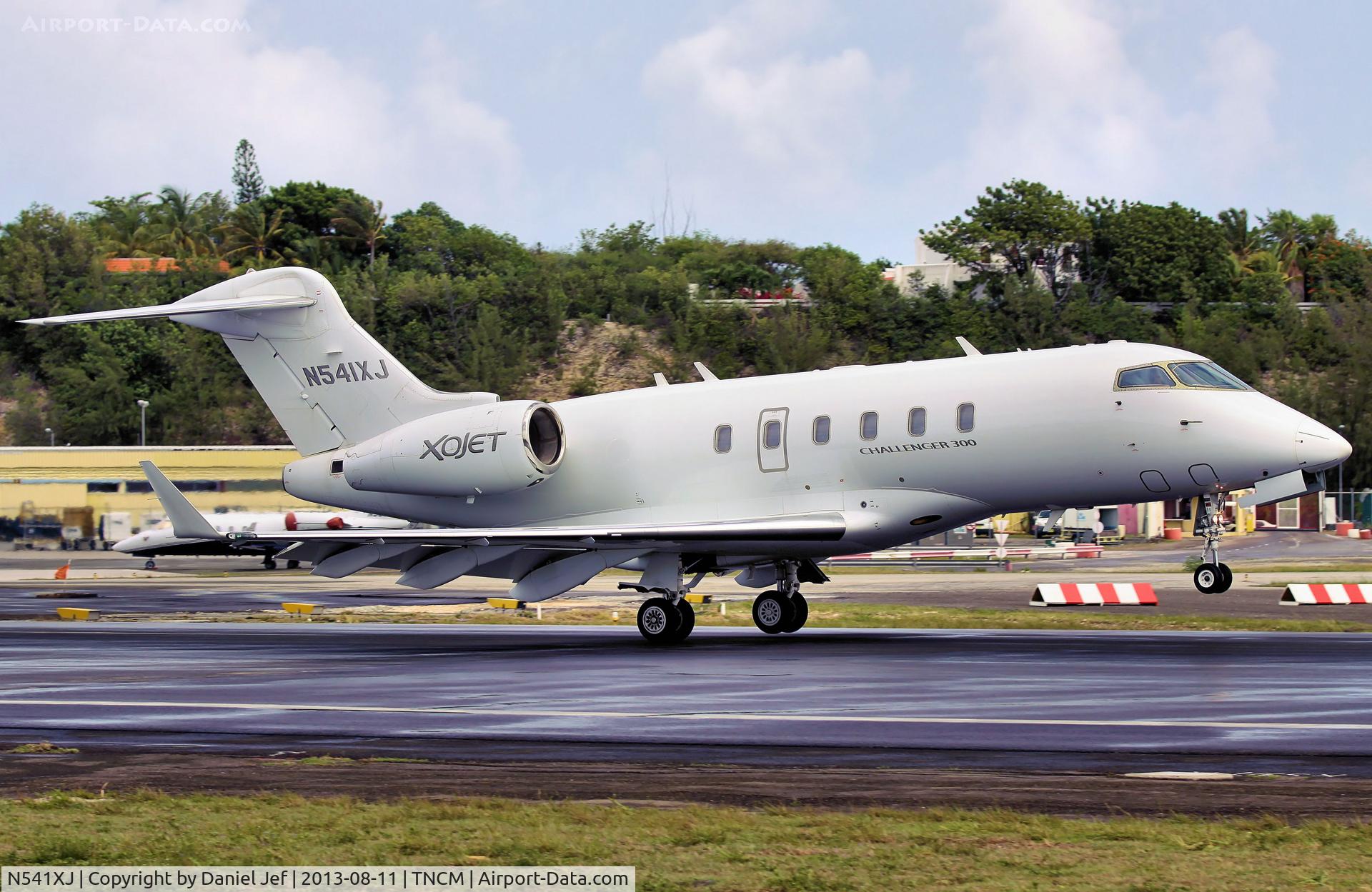N541XJ, Bombardier Challenger 300 (BD-100-1A10) C/N 20279, N541XJ