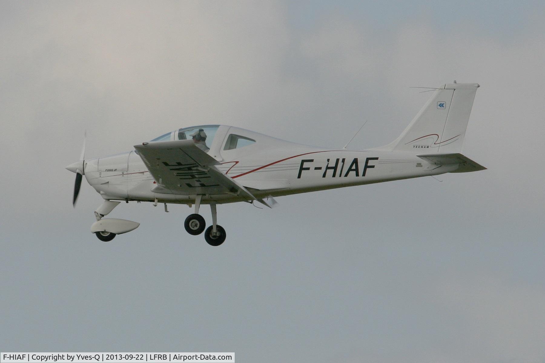 F-HIAF, Tecnam P-2002JF Sierra C/N Not Found F-HIAF, Tecnam P2002 JF, Short approach Rwy 25L, Brest-Bretagne Airport (LFRB-BES)