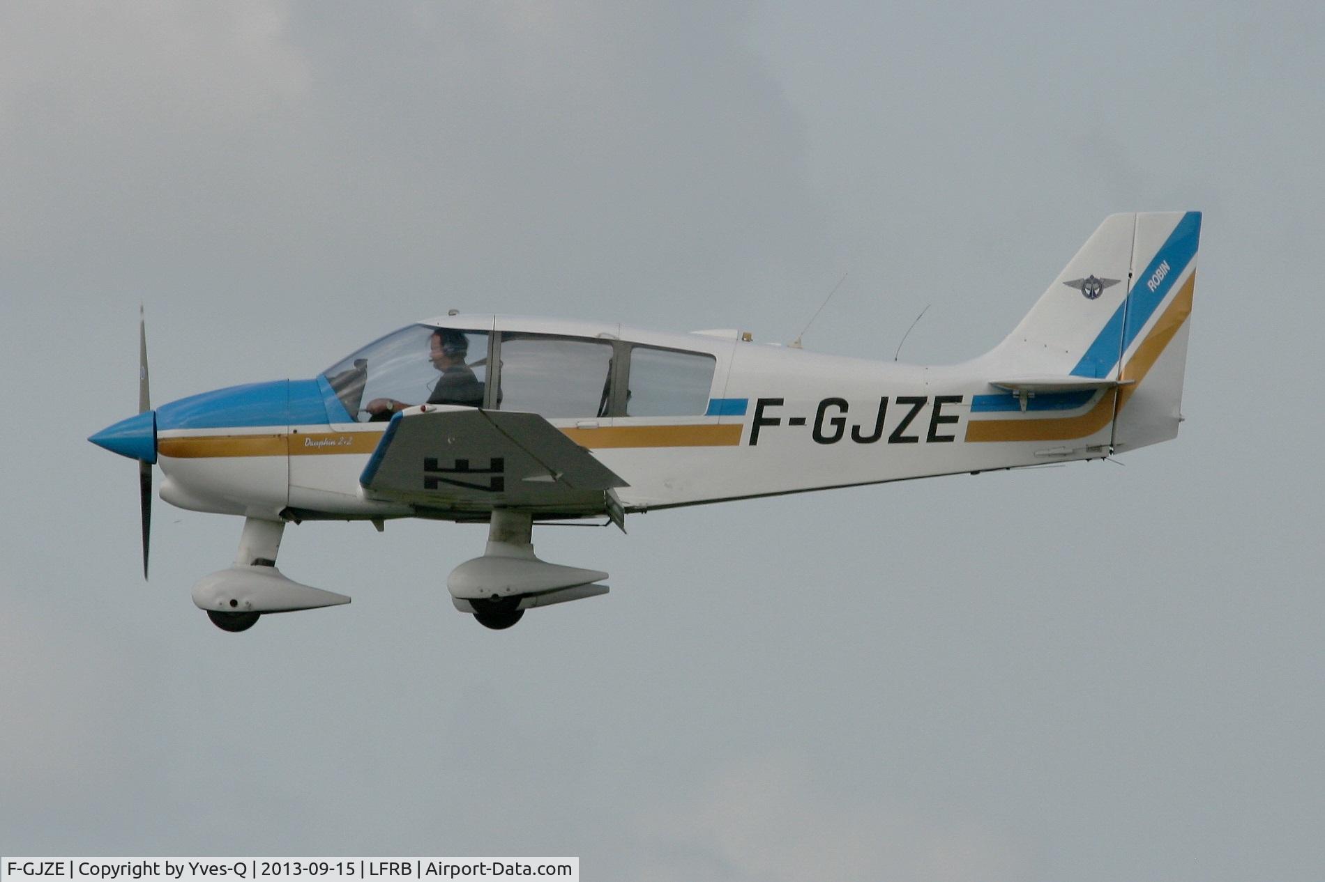 F-GJZE, Robin DR-400-120 Petit Prince C/N 2005, Robin DR-400-120, Short Approach Rwy 25L, Brest-Bretagne Airport (LFRB-BES)