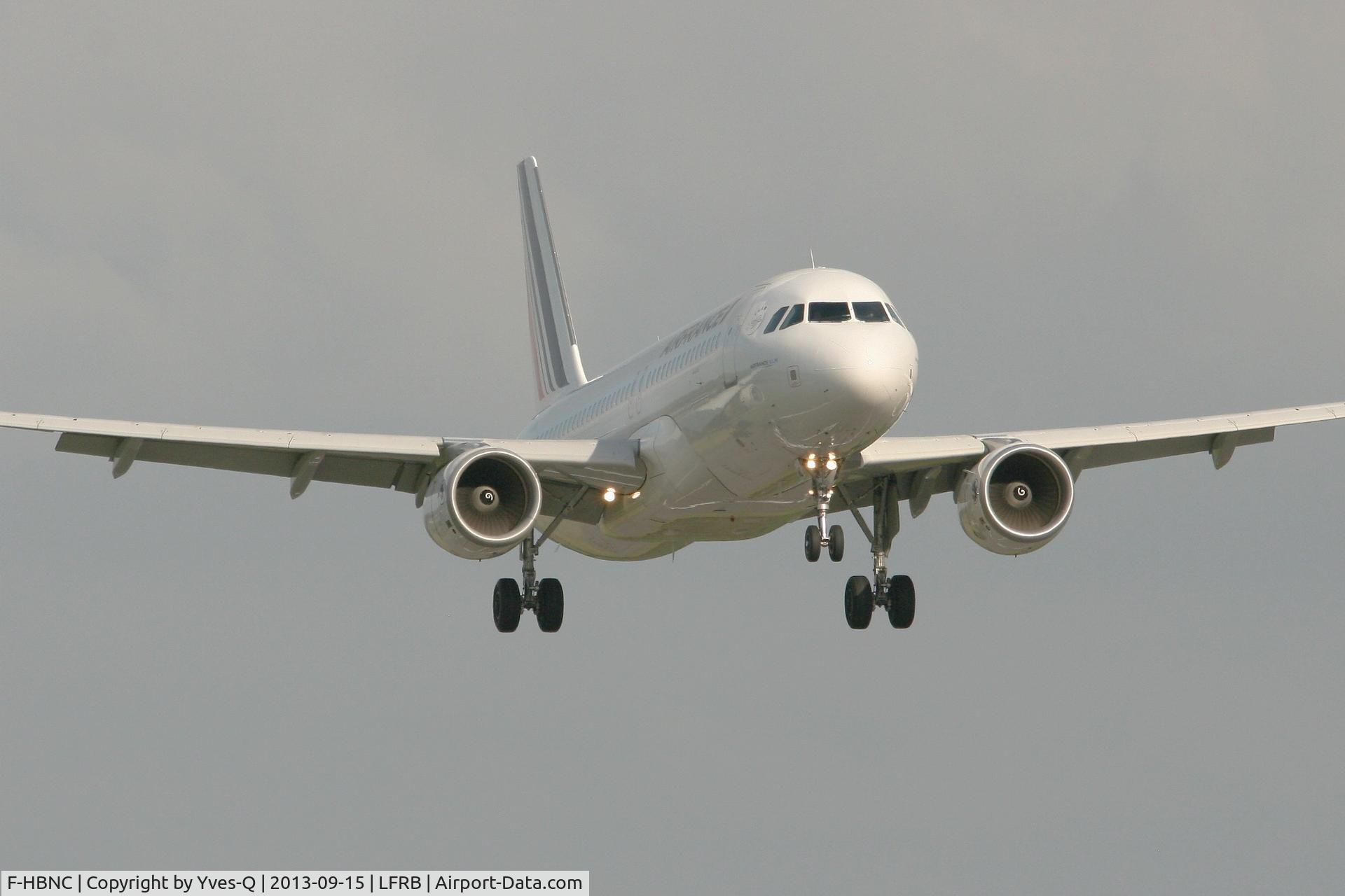 F-HBNC, 2010 Airbus A320-214 C/N 4601, Airbus A320-214, Short approach Rwy 25L, Brest-Bretagne Airport (LFRB-BES)