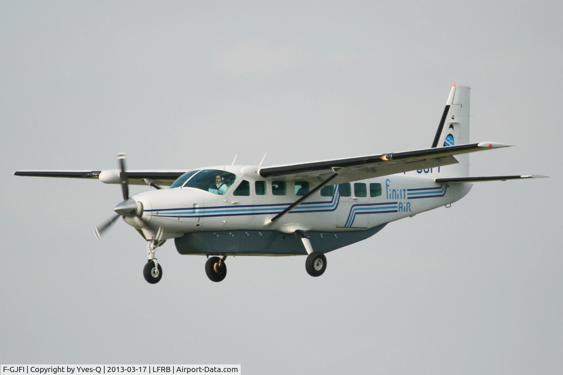 F-GJFI, 1990 Cessna 208B Grand Caravan C/N 208B-0230, Cessna 208B Grand Caravan, Short approach Rwy 25L, Brest-Bretagne Airport (LFRB-BES)