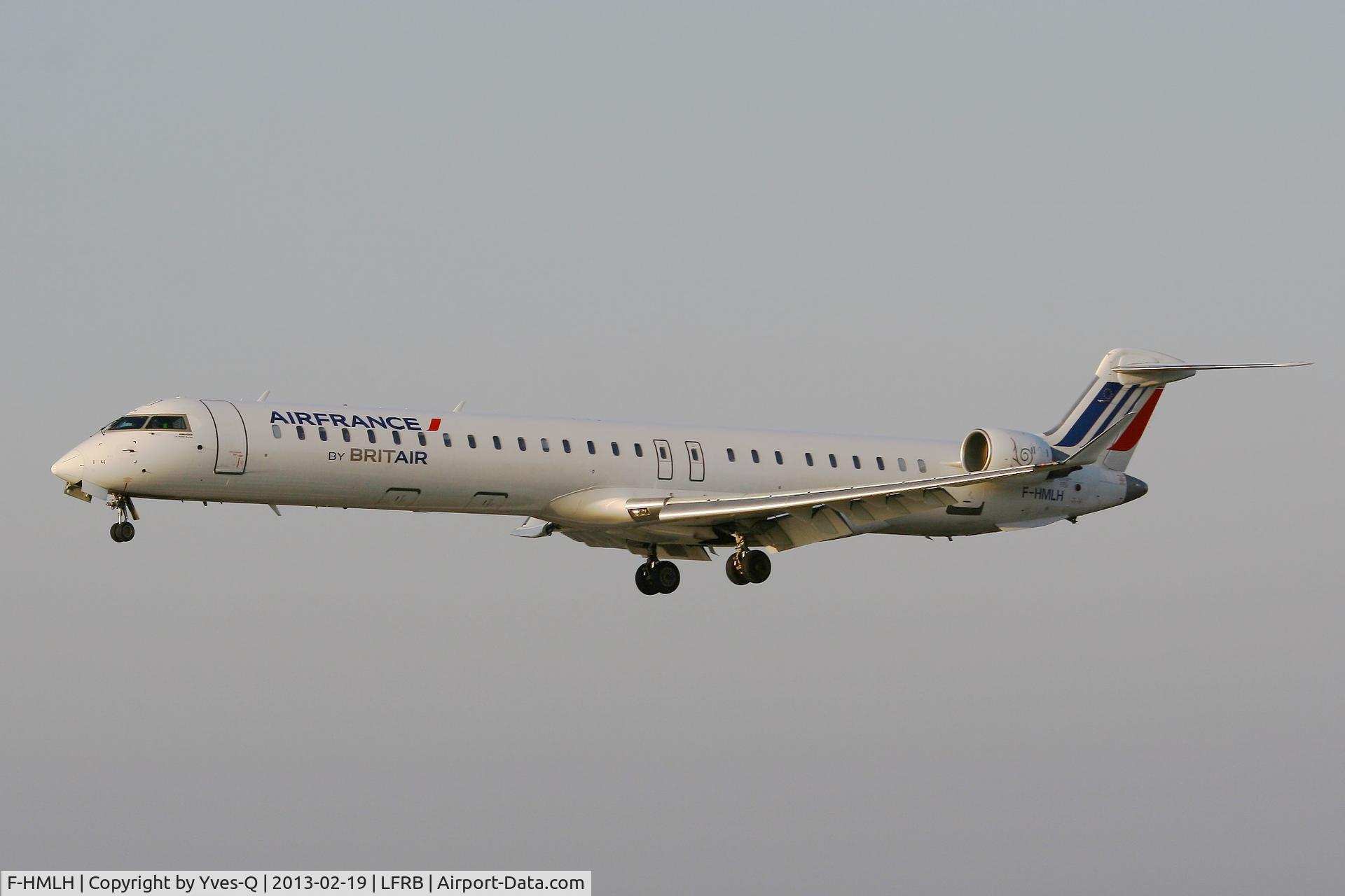 F-HMLH, 2011 Bombardier CRJ-1000EL NG (CL-600-2E25) C/N 19013, Canadair CRJ-1000, Short approach Rwy 25L, Brest-Bretagne Airport (LFRB-BES)