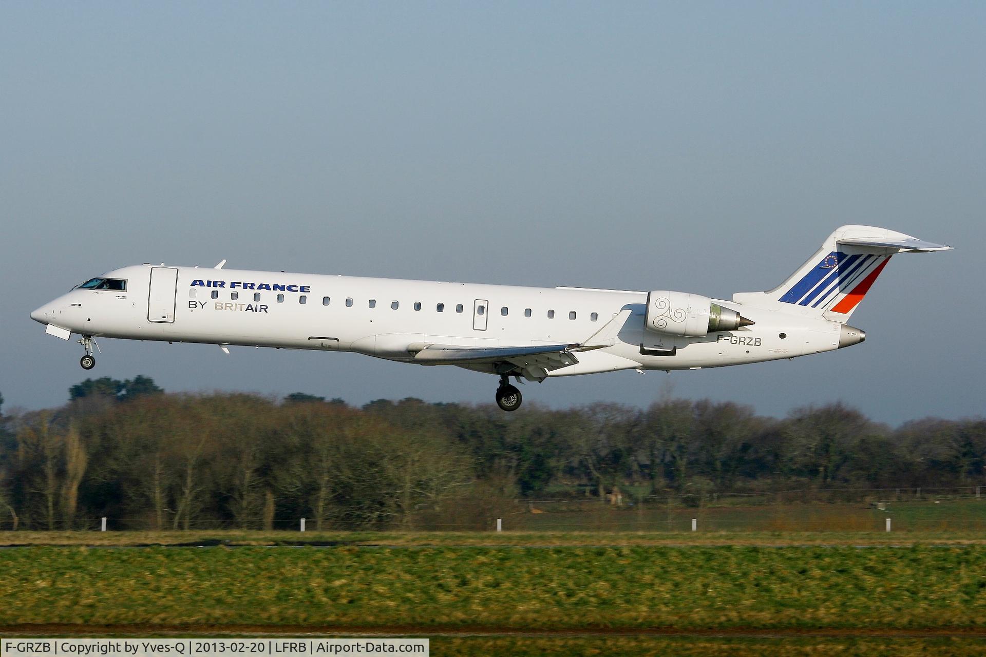 F-GRZB, Canadair CRJ-702 (CL-600-2C10) Regional Jet C/N 10007, Canadair Regional Jet CRJ-702, On final Rwy 25L, Brest-Bretagne Airport (LFRB-BES)