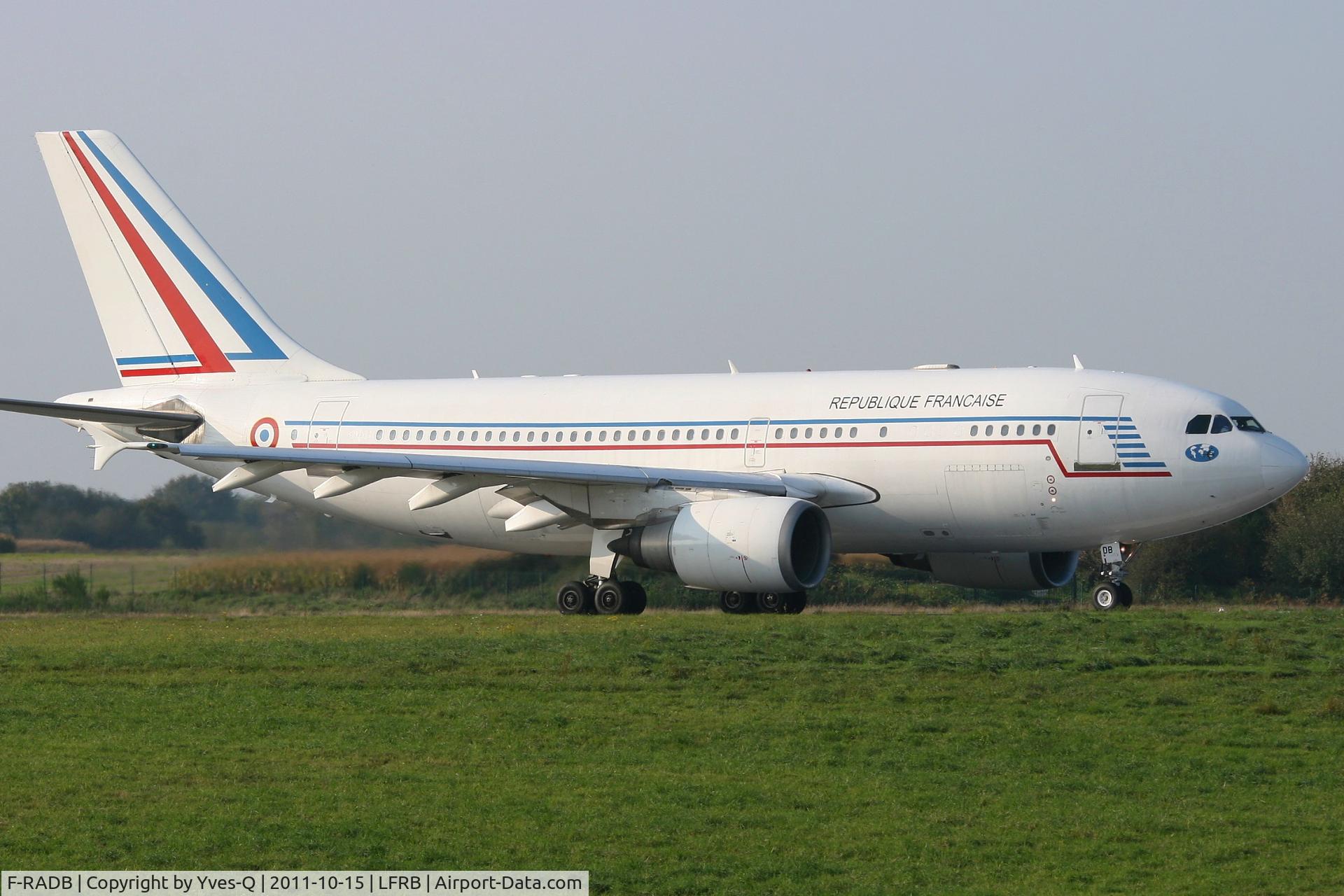 F-RADB, 1987 Airbus A310-304 C/N 422, French Air Force (COTAM) Airbus A310-304, Taxiing to Holding point Rwy 25L, Brest-Bretagne Airport (LFRB-BES)