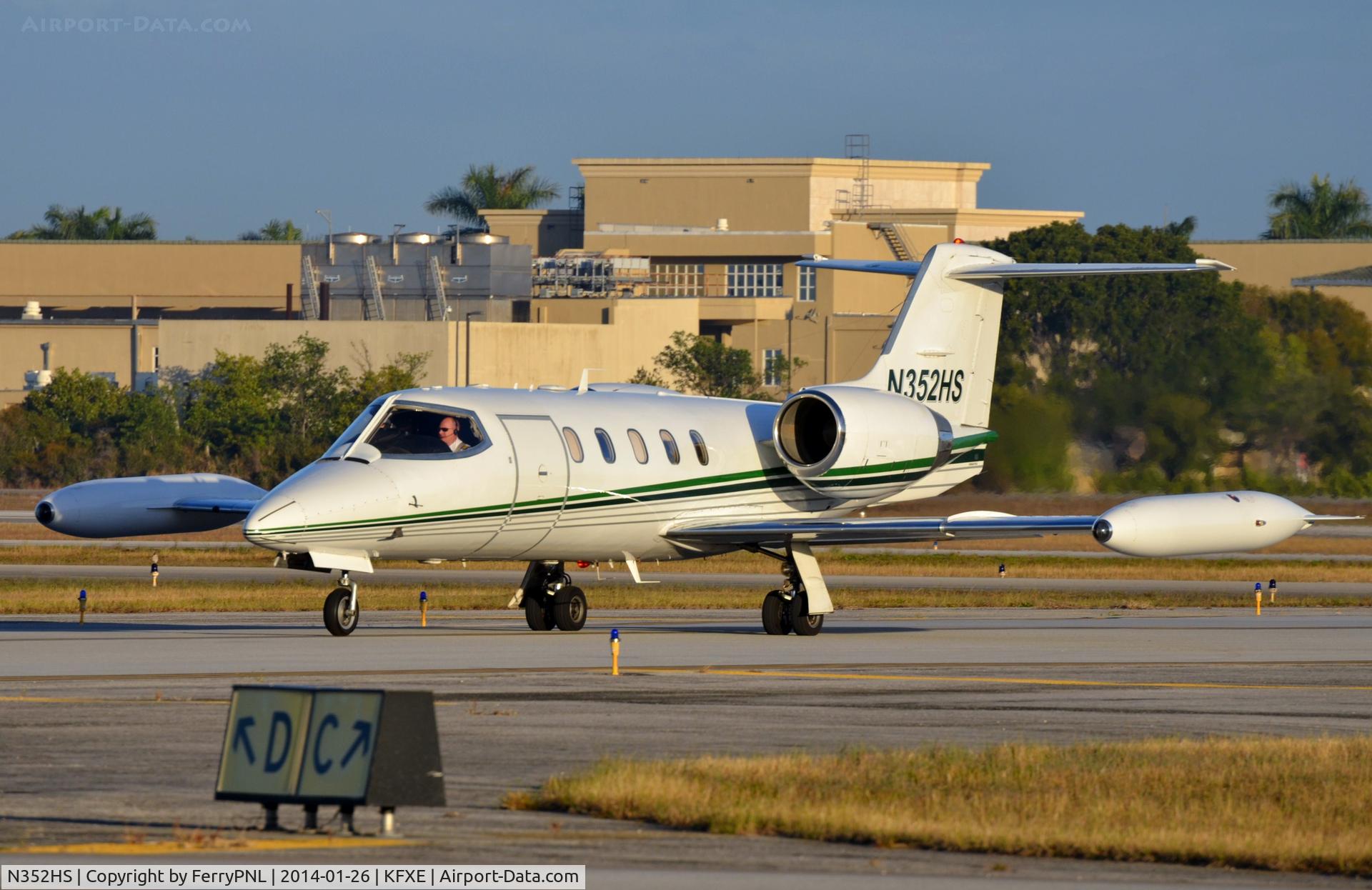 N352HS, Gates Learjet 35A C/N 596, Nice LJ35A arrived early morning in FXE
