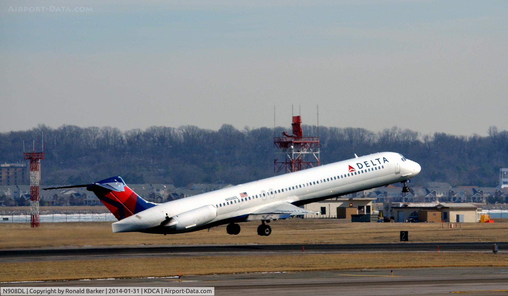 N908DL, 1987 McDonnell Douglas MD-88 C/N 49539, Liftoff National