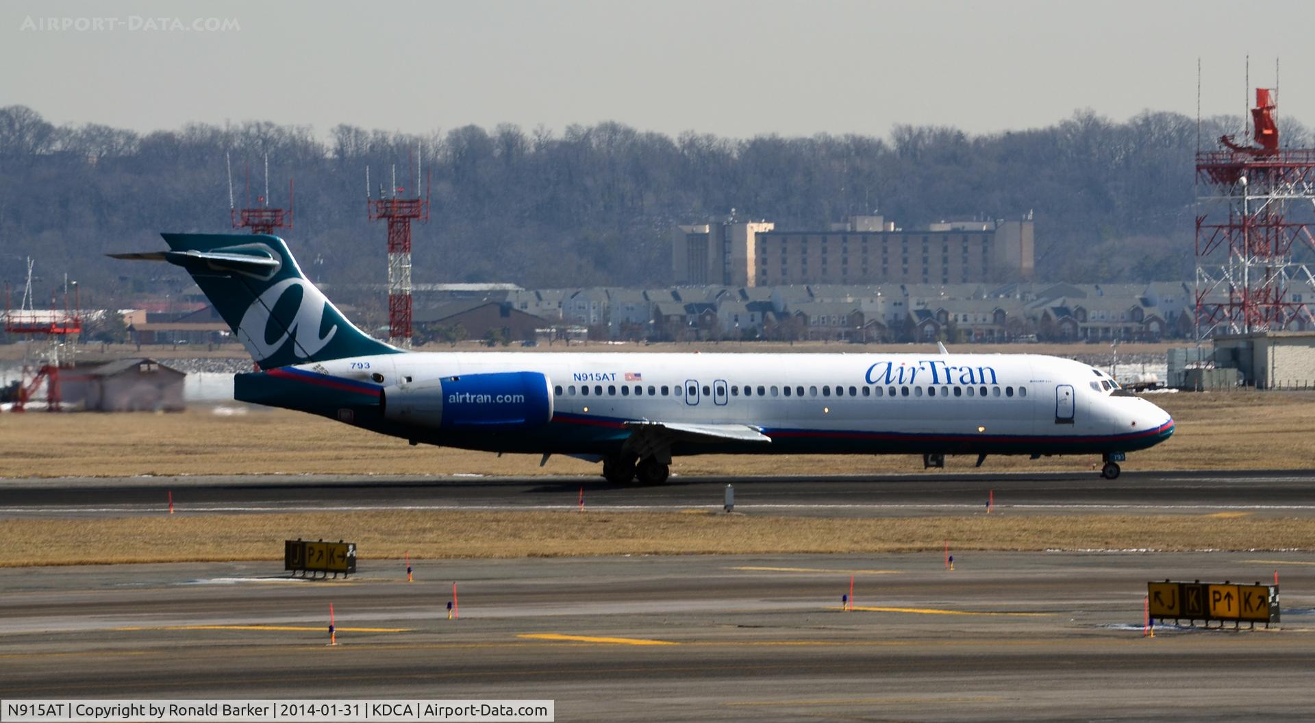 N915AT, 2001 Boeing 717-200 C/N 55085, Landing National