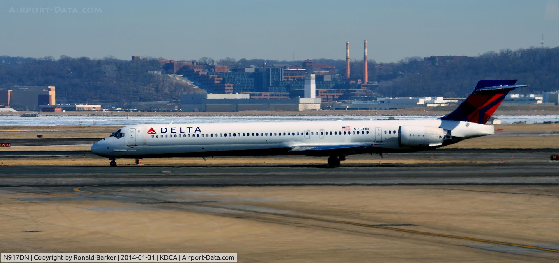N917DN, 1996 McDonnell Douglas MD-90-30 C/N 53552, Taxi National