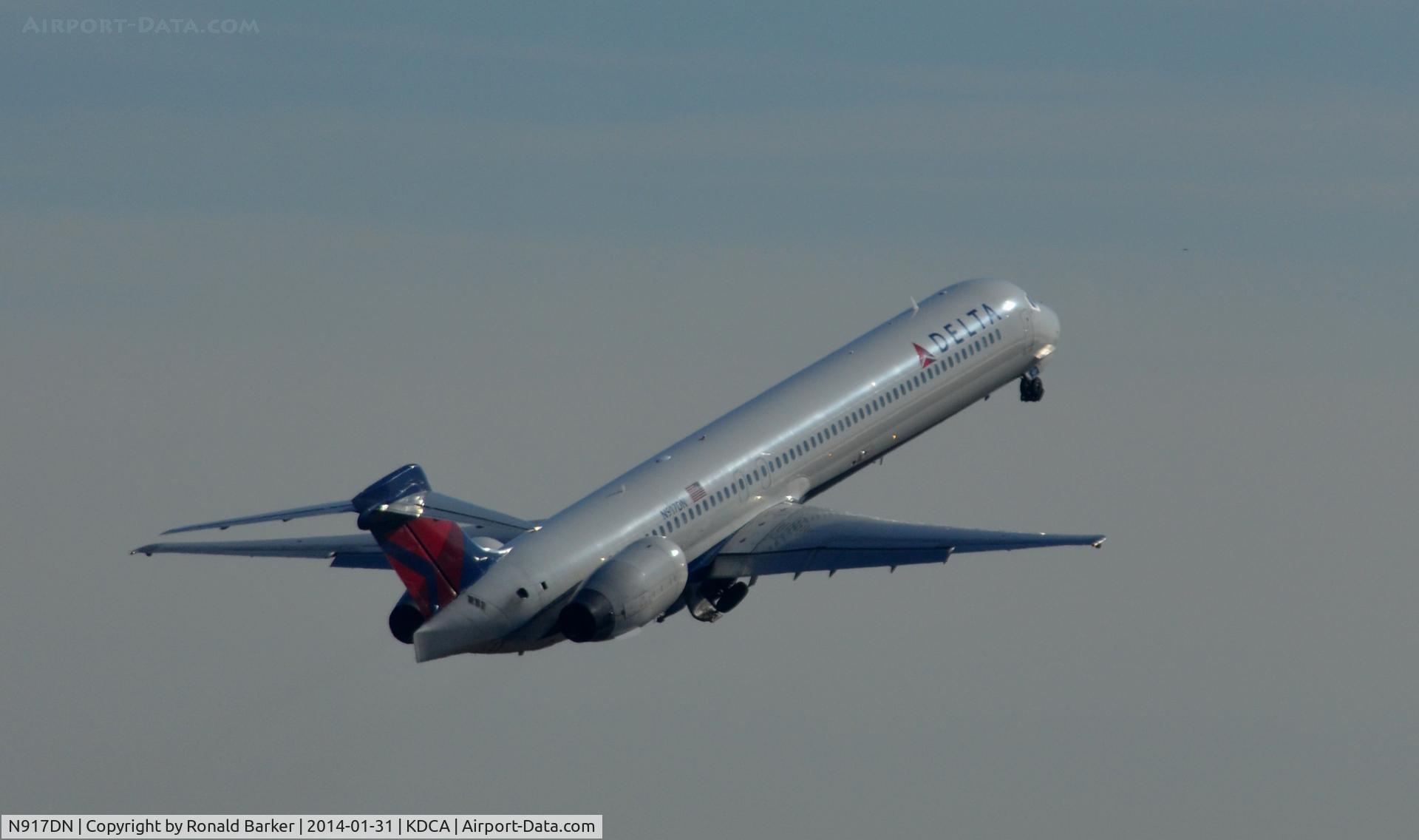 N917DN, 1996 McDonnell Douglas MD-90-30 C/N 53552, Departure National