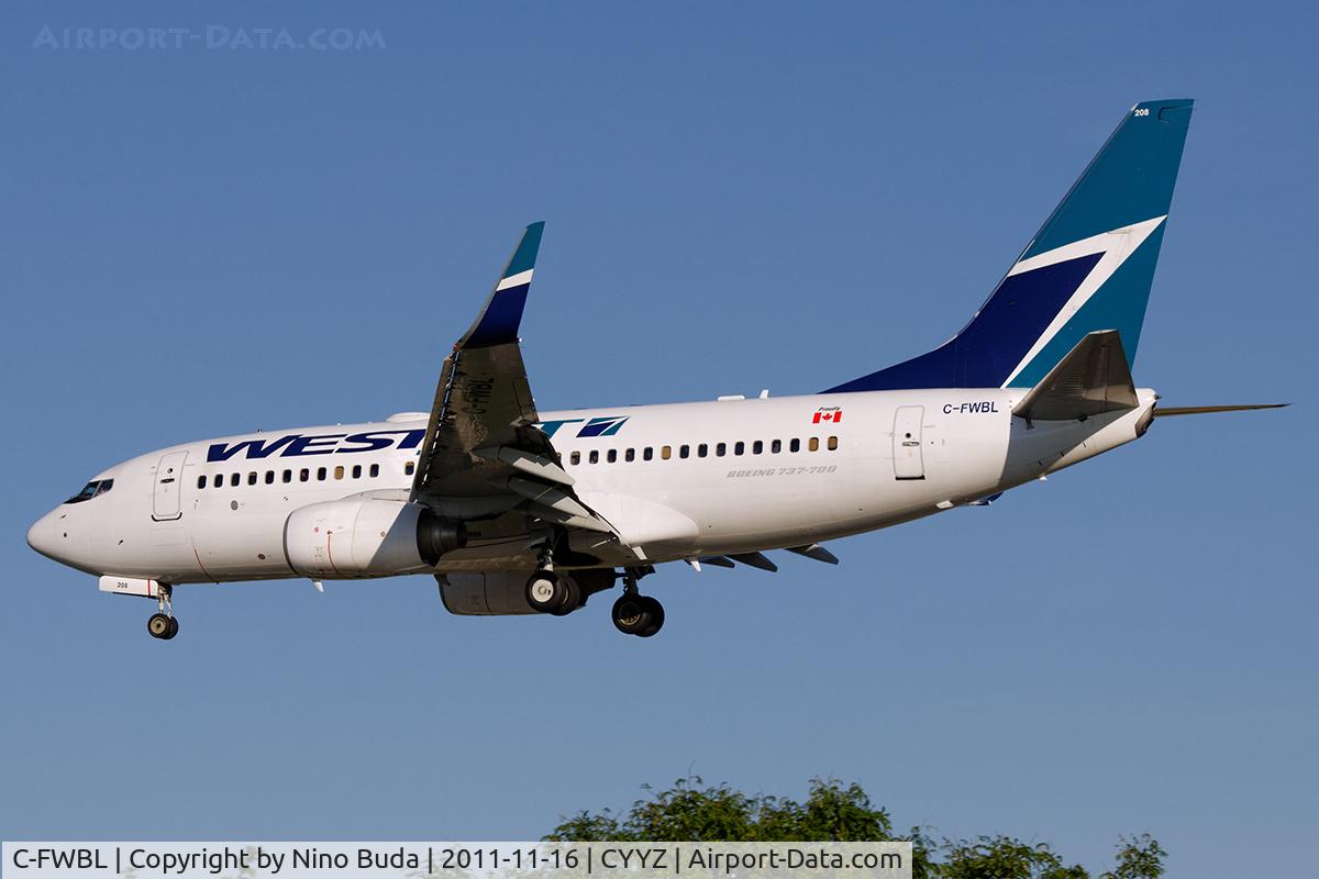 C-FWBL, 2003 Boeing 737-7CT C/N 32750, C-FWBL