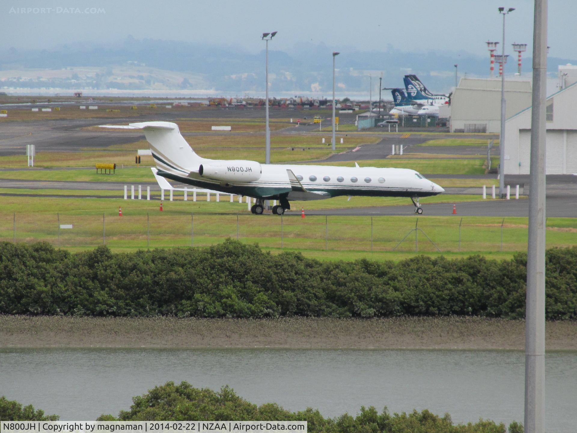 N800JH, 2005 Gulfstream Aerospace GV-SP (G550) C/N 5073, view from public picnic area