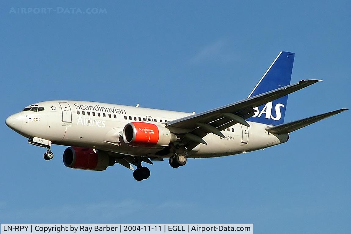 LN-RPY, 1998 Boeing 737-683 C/N 28292, Boeing 737-683 [28292] (SAS Scandinavian Airlines) Heathrow~G 11/11/2004