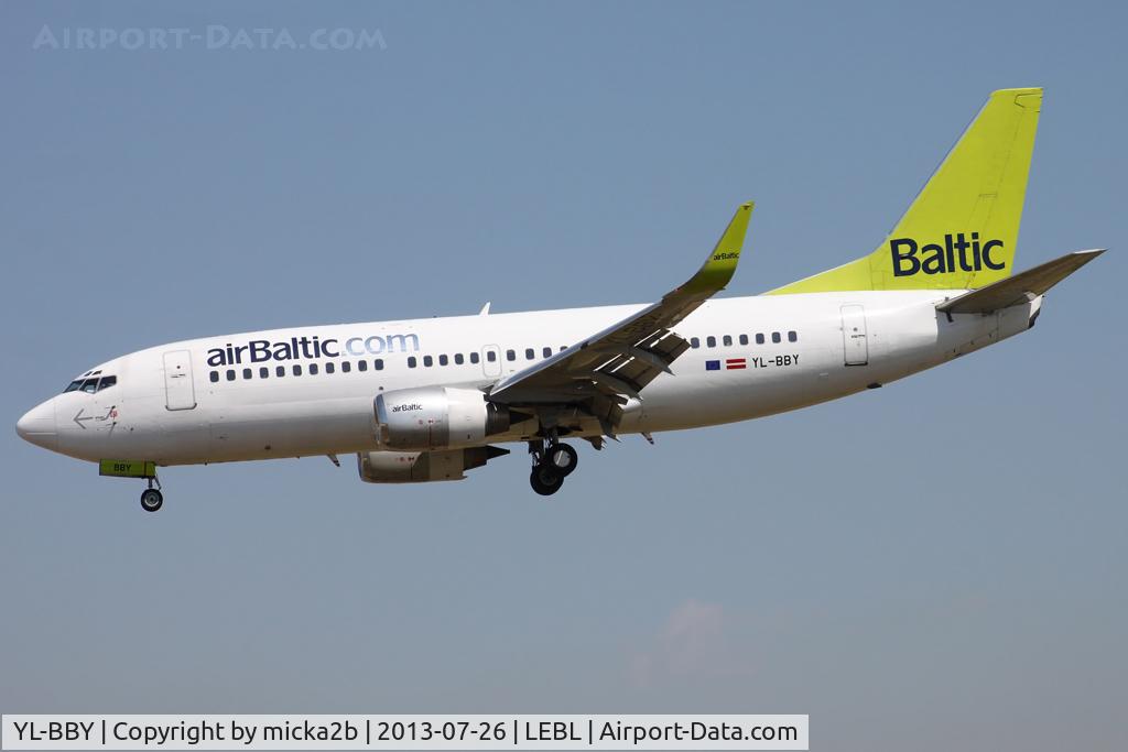 YL-BBY, 1999 Boeing 737-36Q C/N 30335, Landing