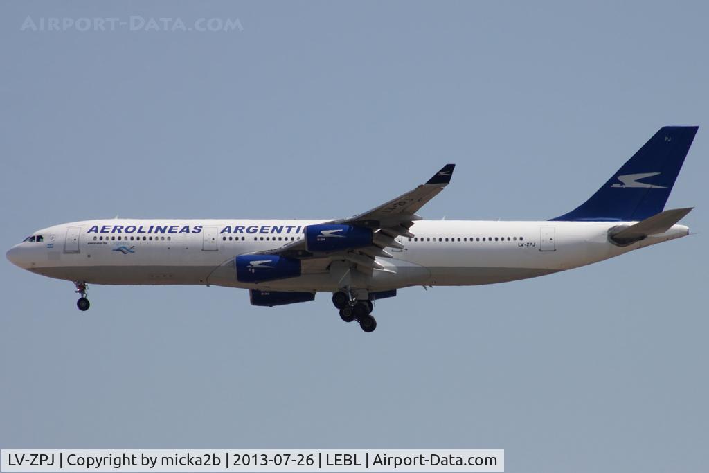 LV-ZPJ, 1994 Airbus A340-211 C/N 074, Landing