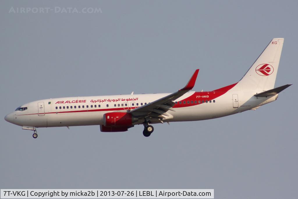 7T-VKG, 2011 Boeing 737-8D6 C/N 40861, Landing