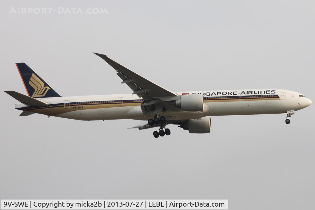 9V-SWE, 2006 Boeing 777-312/ER C/N 34570, Landing
