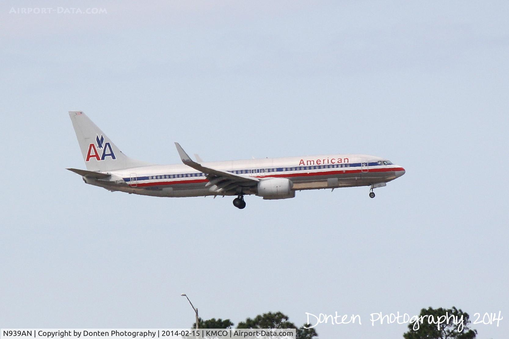 N939AN, 2000 Boeing 737-823 C/N 30083, American Flight 1633 (N939AN) arrives at Orlando International Airport following a flight from Dallas/Fort Worth International Airport