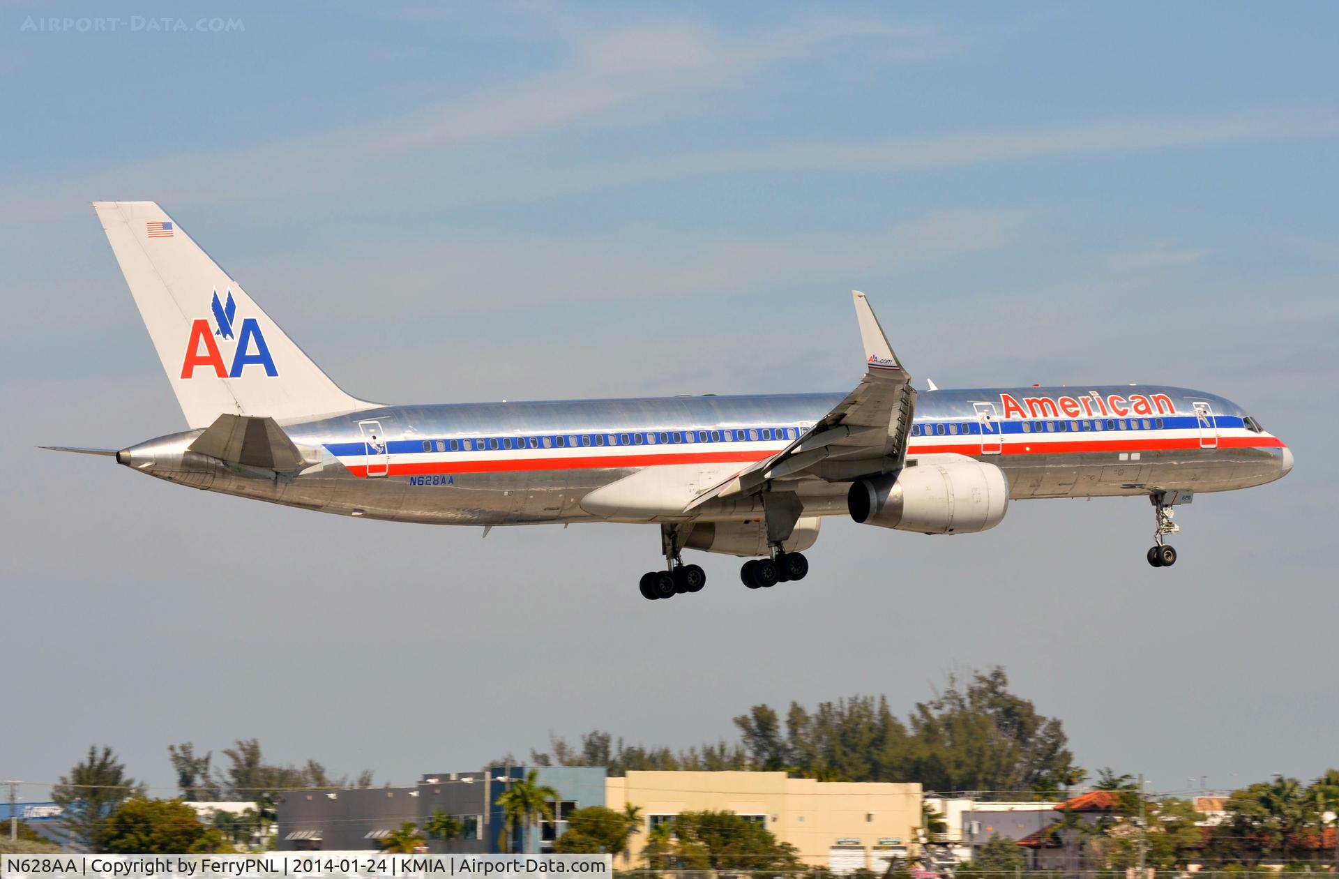 N628AA, 1990 Boeing 757-223 C/N 24586, American B752 arriving in MIA