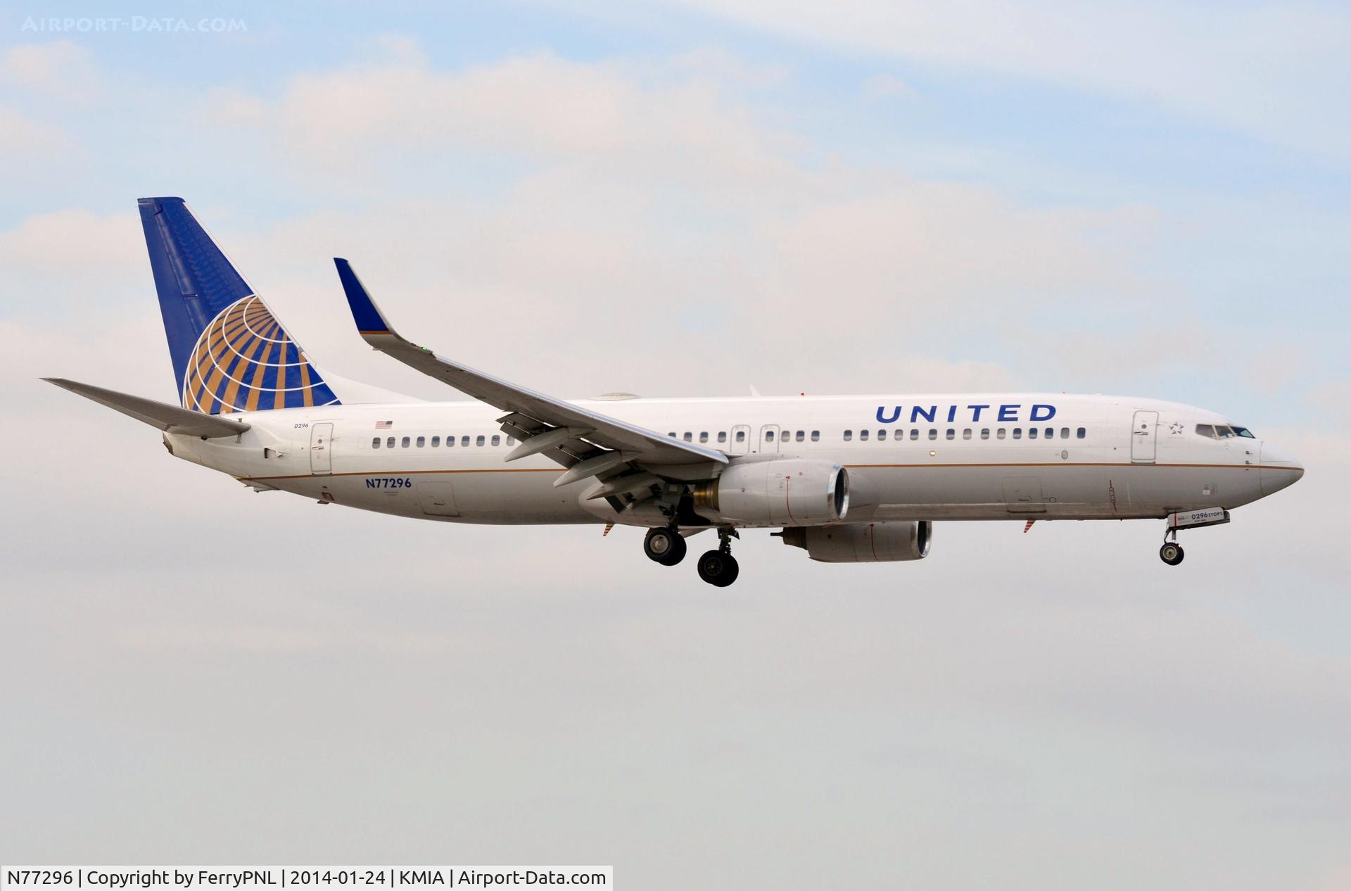 N77296, 2005 Boeing 737-824 C/N 34002, United B738 arriving in MIA