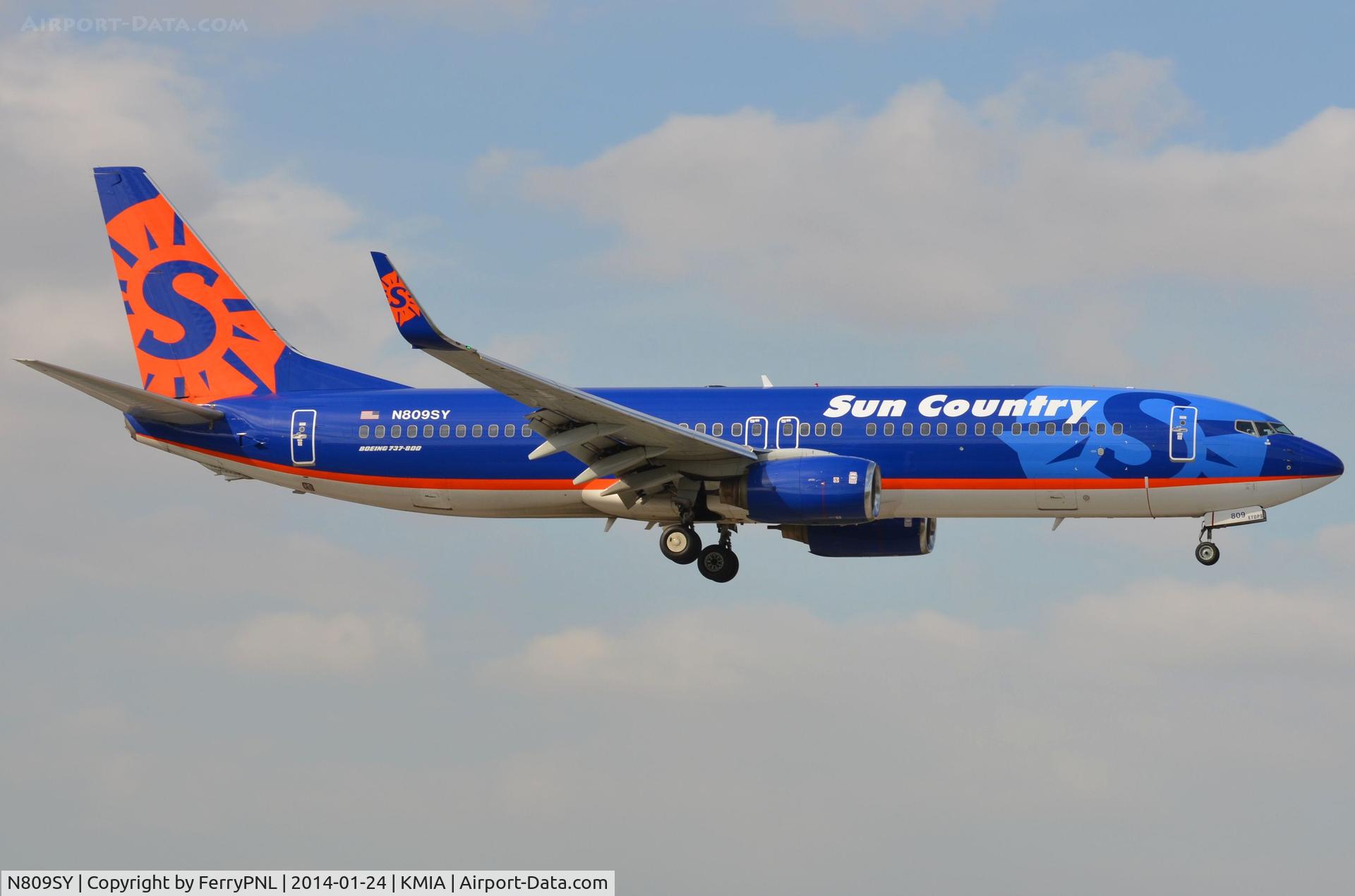 N809SY, 2005 Boeing 737-8Q8 C/N 30683, Sun Country B738 arriving in MIA