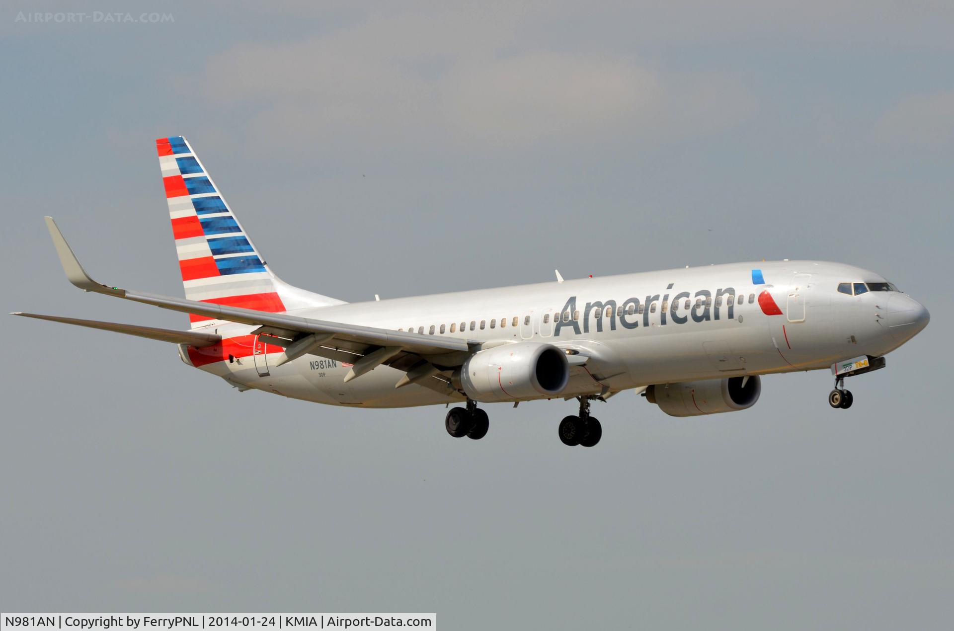 N981AN, 2009 Boeing 737-823 C/N 29569, AA B738 on finals