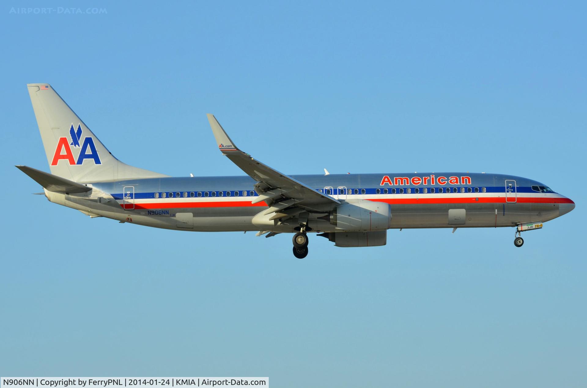 N906NN, 2012 Boeing 737-823 C/N 31155, AA B738 landing in MIA