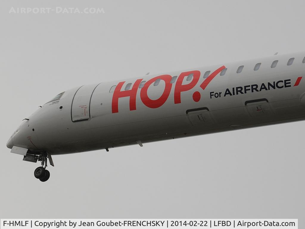 F-HMLF, 2010 Bombardier CRJ-1000EL NG (CL-600-2E25) C/N 19010, HOP landing runway 23 wet