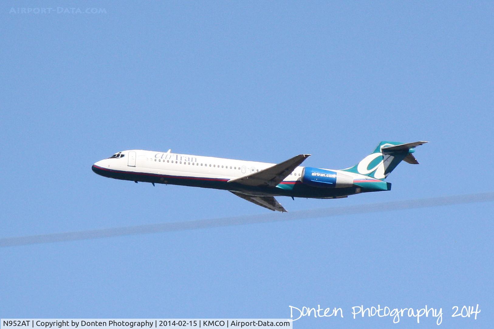 N952AT, 2000 Boeing 717-200 C/N 55014, AirTran Flight 580 (N952AT) departs Orlando International Airport enroute to Baltimore-Washington International Airport