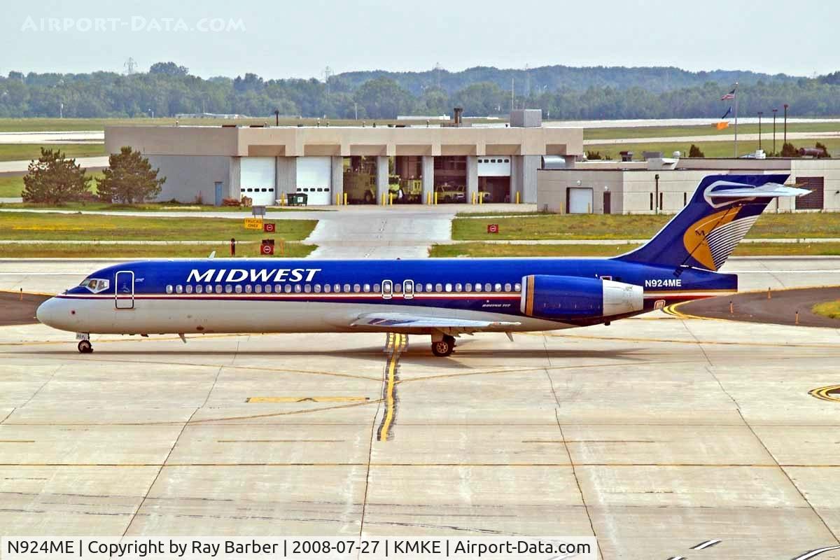 N924ME, 2005 Boeing 717-2BL C/N 55190, Boeing 717-2BL [55190] (Midwest Airlines) Milwaukee~N 27/07/2008